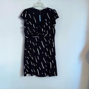 Fun and flirty petite LOFT dress